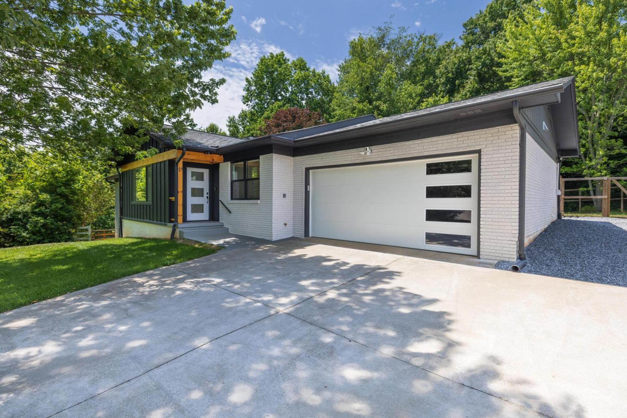 Villa Mid-Century Modern Impeccable Remodel With Hot Tub Asheville Exterior foto
